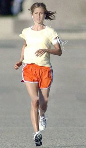 jen-aniston-running